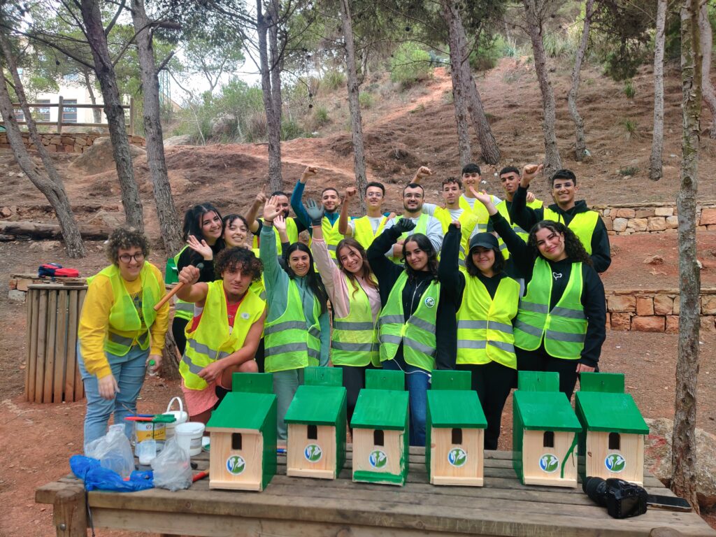 GOMO members working together during the Boujibar Forest activity