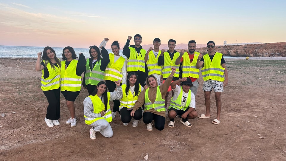 GOMO participants during the ISRI Beach cleanup picnic